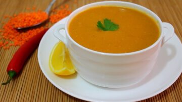 طريقة عمل شوربة العدس.. وجبة دافئة وغنية بالعناصر الغذائية