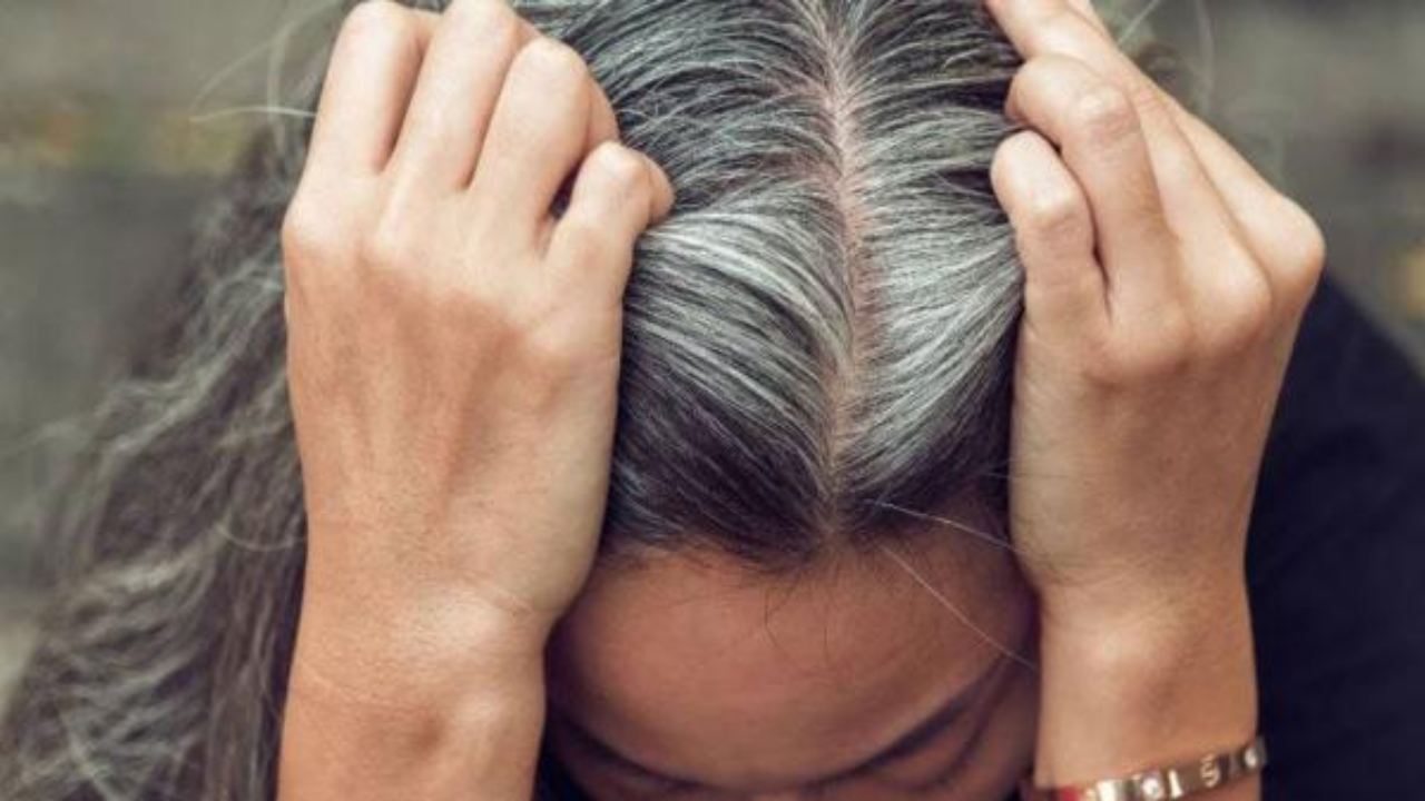 وصفة الثوم للتخلص من الشيب المبكر نهائيًا والنتيجة من أول استخدام