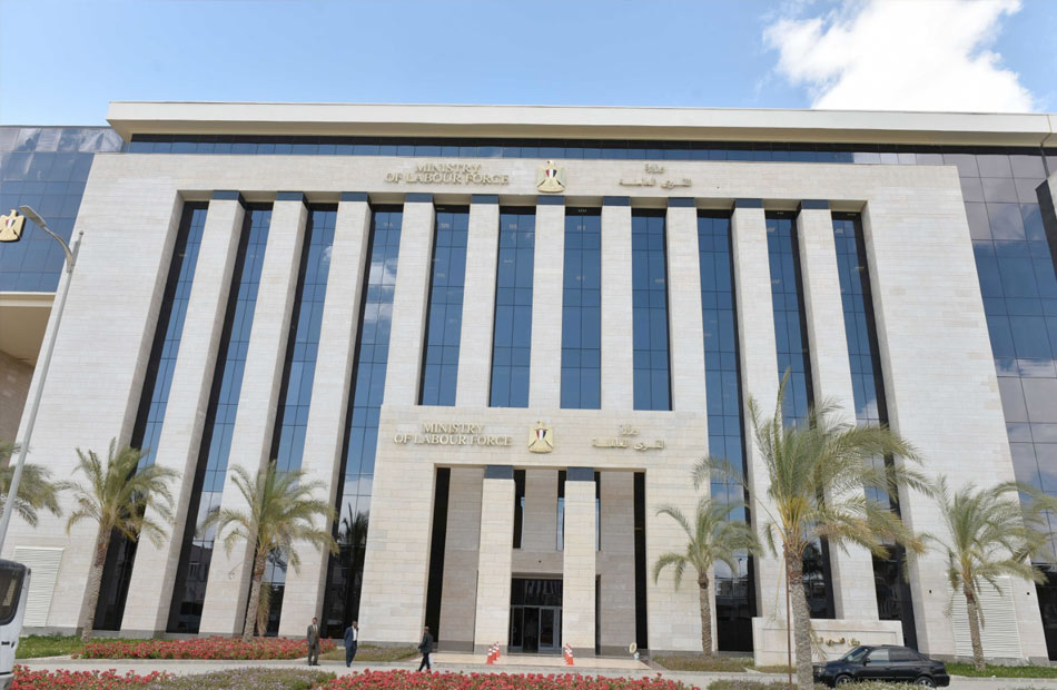 عاجل.. وزارة العمل تعلن عن 7376 فرصة عمل فى 75 شركة داخل 15 محافظة