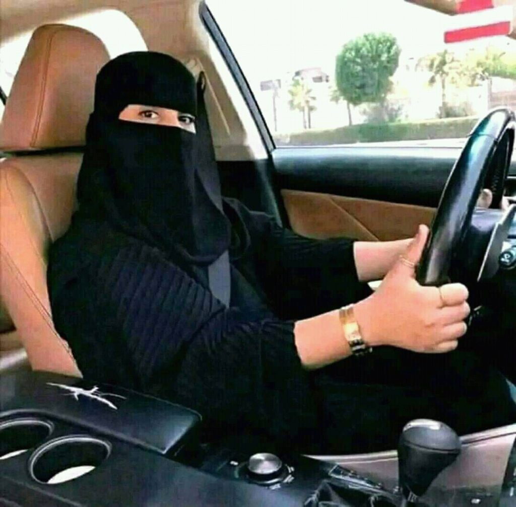 كيفية استخراج تأشيرة سائق خاص للمرأة وما الشروط المطلوبة 1445؟ 5 كيفية استخراج تأشيرة سائق خاص للمرأة وما الشروط المطلوبة 1445؟