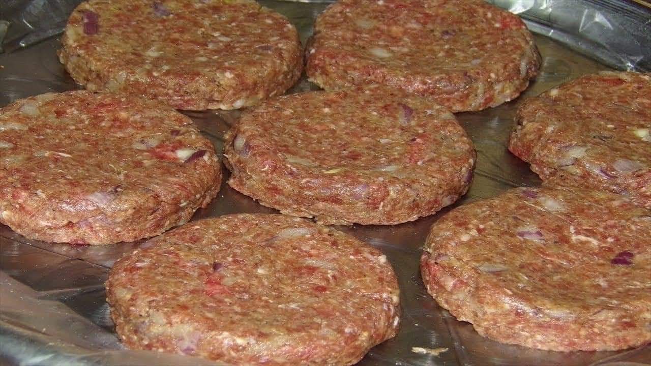 طريقة عمل البرجر البيتي زي المطاعم بطعم مميز وخطوات بسيطة 5 طريقة عمل البرجر البيتي زي المطاعم بطعم مميز وخطوات بسيطة