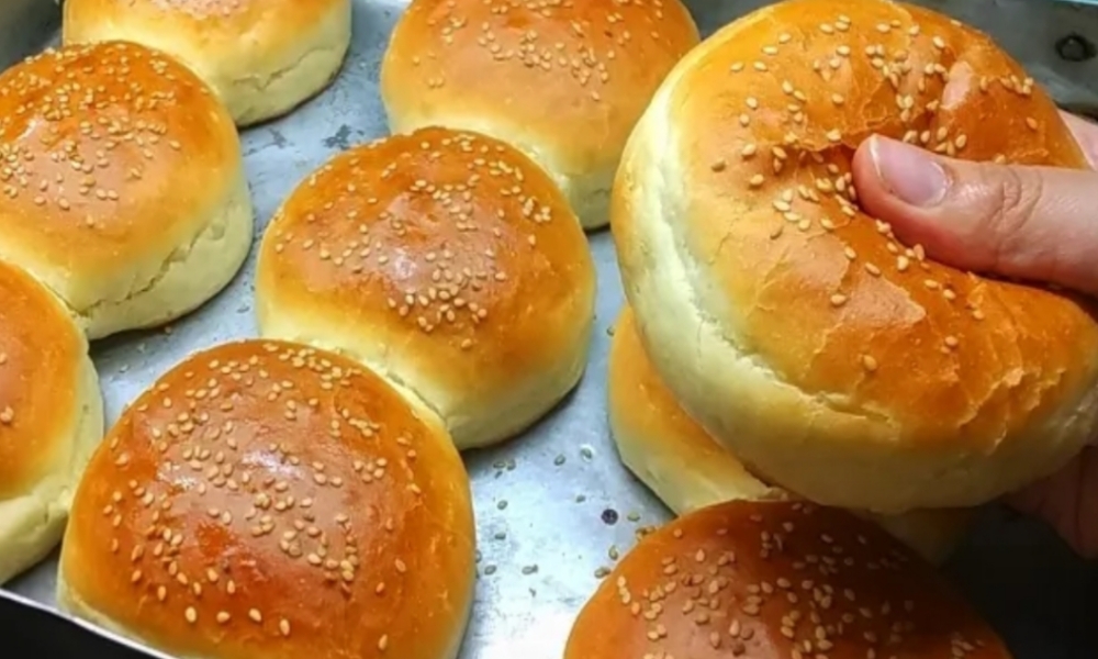 طريقة عمل خبز البرجر في المنزل بدون حليب