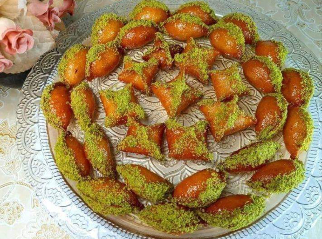الحلويات تجلب السعادة للبيت أعملي حلوى مثلثات السميد اللذيذة بمكونات بسيطة 5 الحلويات تجلب السعادة للبيت أعملي حلوى مثلثات السميد اللذيذة بمكونات بسيطة