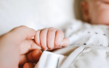 خطوات استخراج البطاقة الصحية لأطفال الإمارات وما الأوراق المطلوبة 1445؟