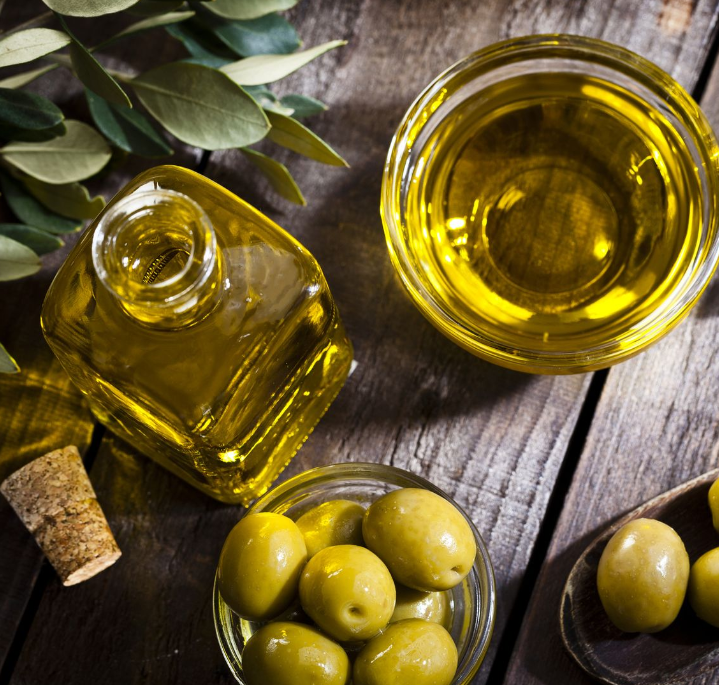 الفرق بين زيت الزيتون الأصلي و المغشوش من خلال النظر والملمس