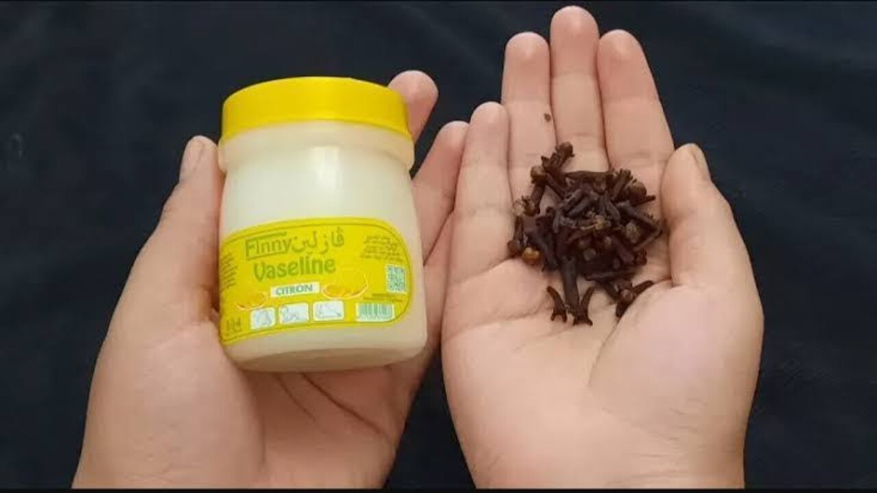 جنني الكل بجمالك.. استخدمي كريم الفازلين والقرنفل بالطريقة دي ومش هتعرفي تستغني عنه تاني