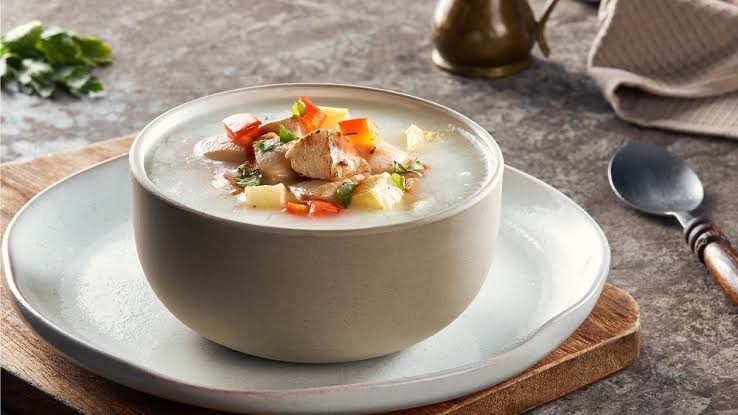 طريقة عمل شوربة الدجاج بالبطاطس الشهية أفضل وجبات فصل الشتاء 5 طريقة عمل شوربة الدجاج بالبطاطس الشهية أفضل وجبات فصل الشتاء