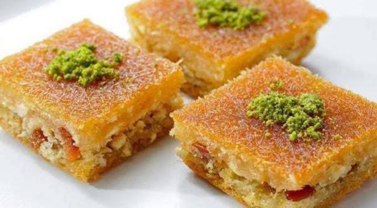 أسهل خطوات لتحضير الكنافة بحشوة المكسرات 5 أسهل خطوات لتحضير الكنافة بحشوة المكسرات
