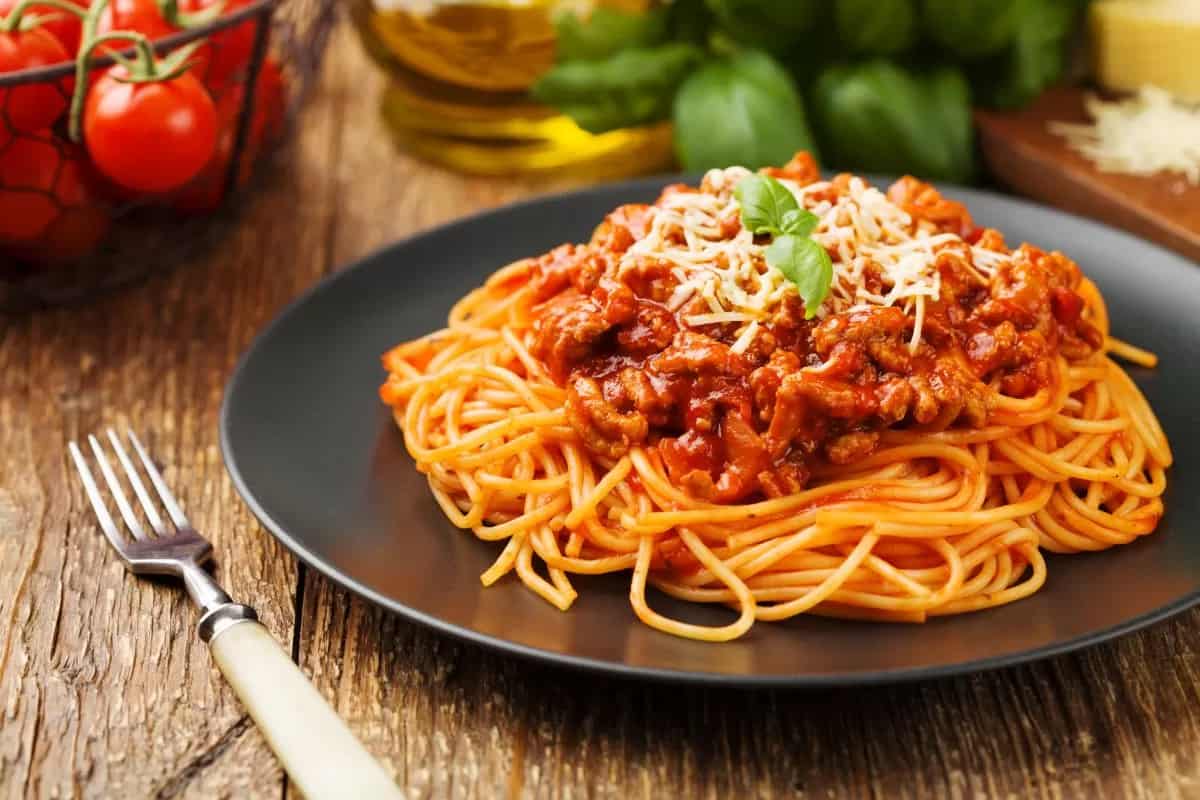 بأبسط المكونات اعملي الإسباجيتي الإيطالي بطعم مميز وبأقل تكلفة 5 بأبسط المكونات اعملي الإسباجيتي الإيطالي بطعم مميز وبأقل تكلفة