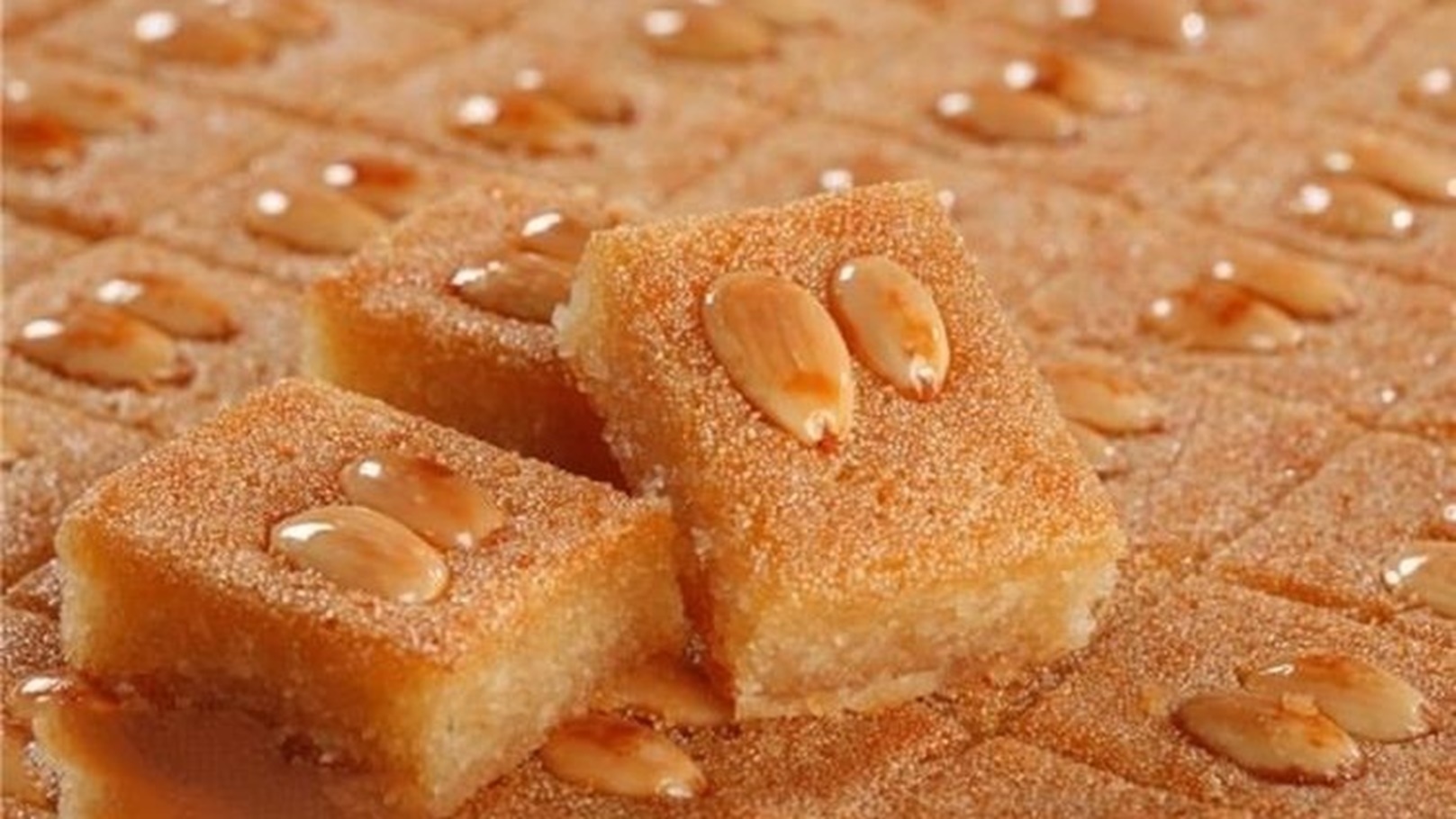 طريقة عمل بسبوسة بالحليب بطعم مميز دون تعب وبطريقة مختلفة أحلى من الجاهزة