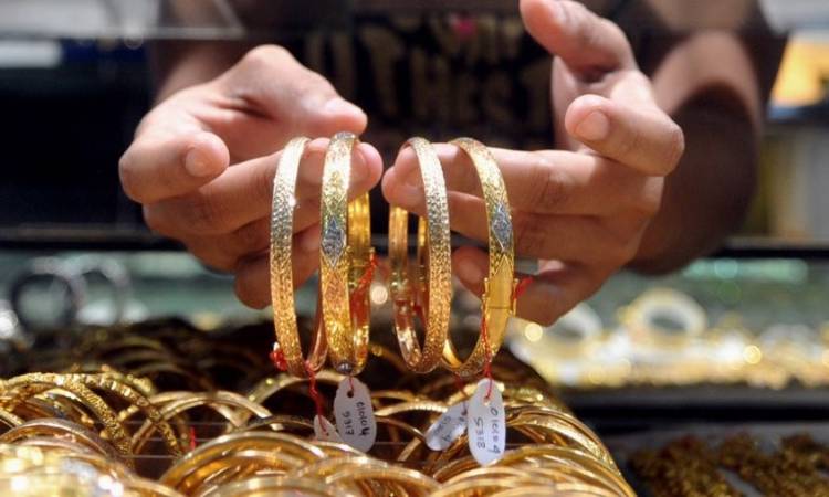 "ركب الصاروخ وطاير".. ارتفاع أسعار الذهب من جديد في مصر مع استقرار الدولار الأمريكي 5 “ركب الصاروخ وطاير”.. ارتفاع أسعار الذهب من جديد في مصر مع استقرار الدولار الأمريكي