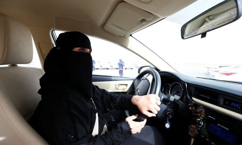 ما شروط استخراج رخصة قيادة للنساء في السعودية 1445 والمستندات المطلوبة؟