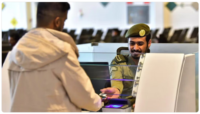 الجوازات السعودية توضح: هل يمكن السفر إلى دول الخليج بصلاحية جواز 3 أشهر؟