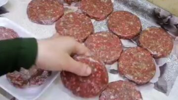 البرجر وصل.. ” البرجر البيتي بالصوص الرهيب بإضافة مكون واحد هيطلع ناجح زي الجاهز