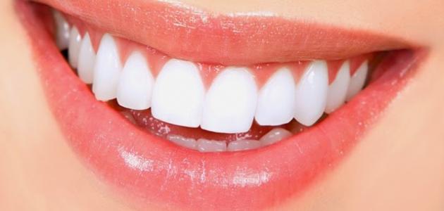 وصفات طبيعية تقضي على اصفرار الأسنان وتجعلها ناصعة البياض بمكونات طبيعية