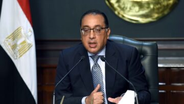 “فرحة كبيرة لجميع الموظفين” رئيس مجلس الوزراء يصدر قرار جديد بشأن أجور ومرتبات العاملين في الدولة