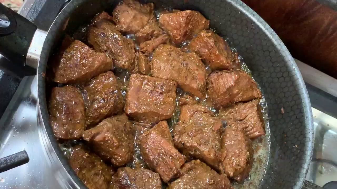طريقة تسوية اللحمة بسرعة مهما كان حجمها وكميتها 5 طريقة تسوية اللحمة بسرعة مهما كان حجمها وكميتها