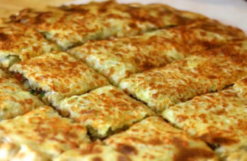 طريقة عمل فطيرة السجق الشرقي في المنزل أحلى من الجاهزة بكتير