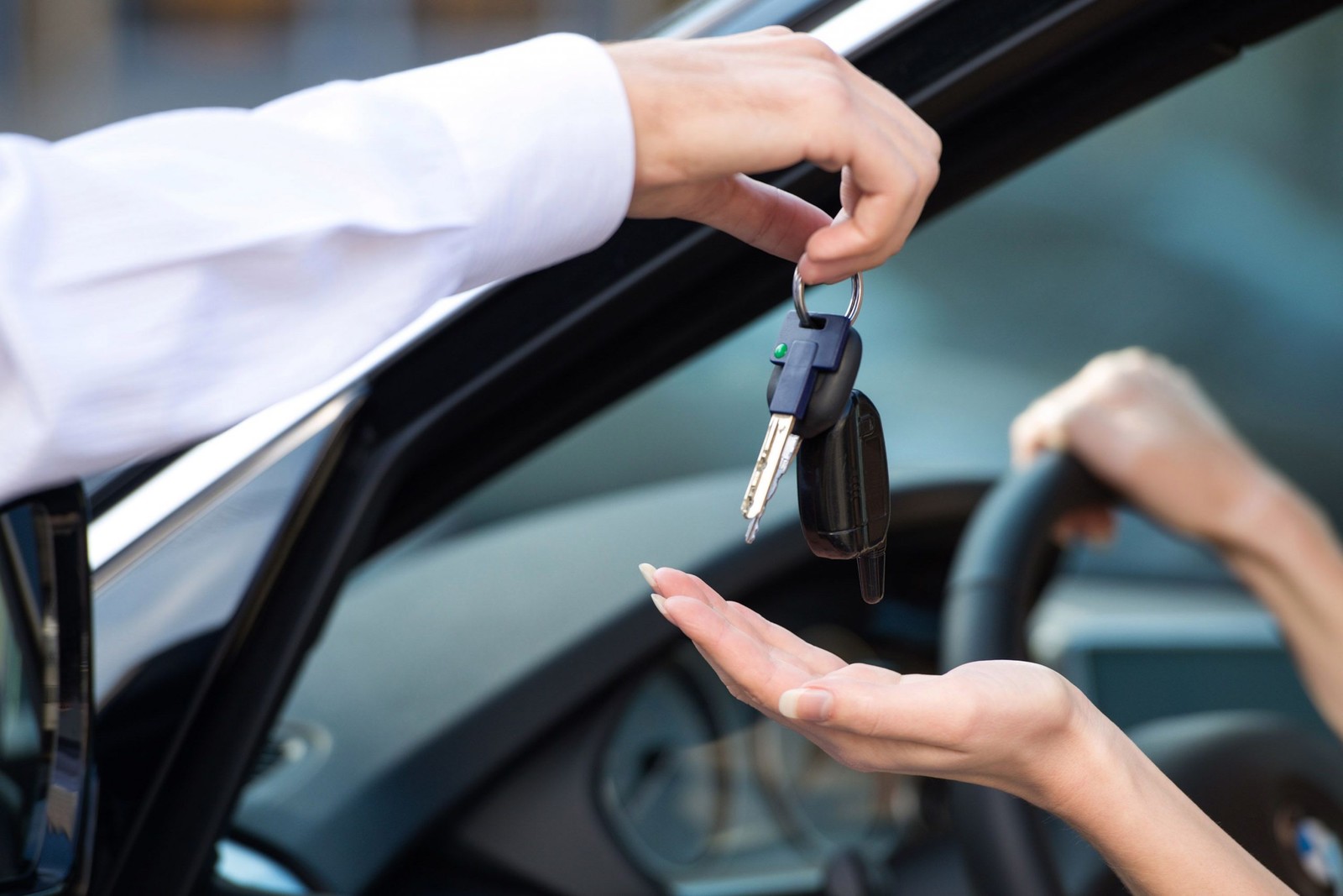 طريقة تقديم التنازل على ملكية السيارة من خلال منصة أبشر