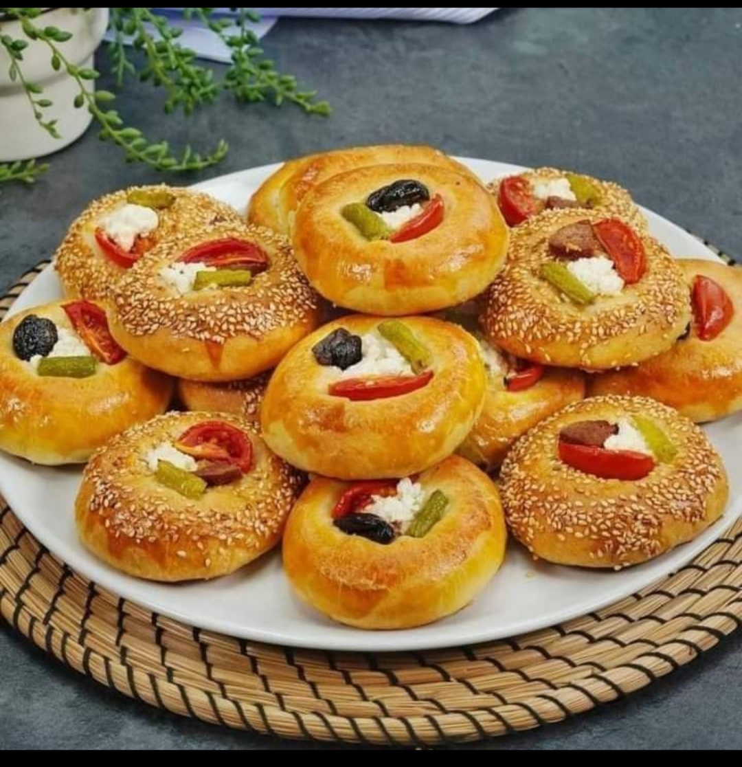 ضيفي الزبادي لعجينة البيتزا اصنعي انجح فطائر بيتزا بأقل المكونات 5 ضيفي الزبادي لعجينة البيتزا اصنعي انجح فطائر بيتزا بأقل المكونات