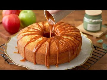 طريقة عمل كيكة التفاح بصوص التوفي في البيت.. أحلى من محلات الحلواني