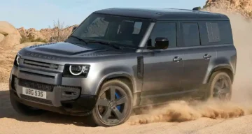 وحش الطرق الوعرة.. مواصفات وسعر لاند روفر ديفندر 2023 المدرعة في السعودية