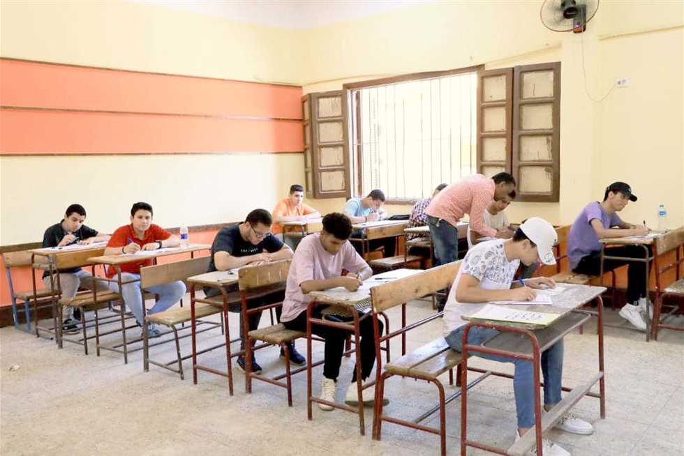 “لموا المنهج مفيش وقت”.. موعد امتحانات نصف العام 2024 لطلاب المدارس