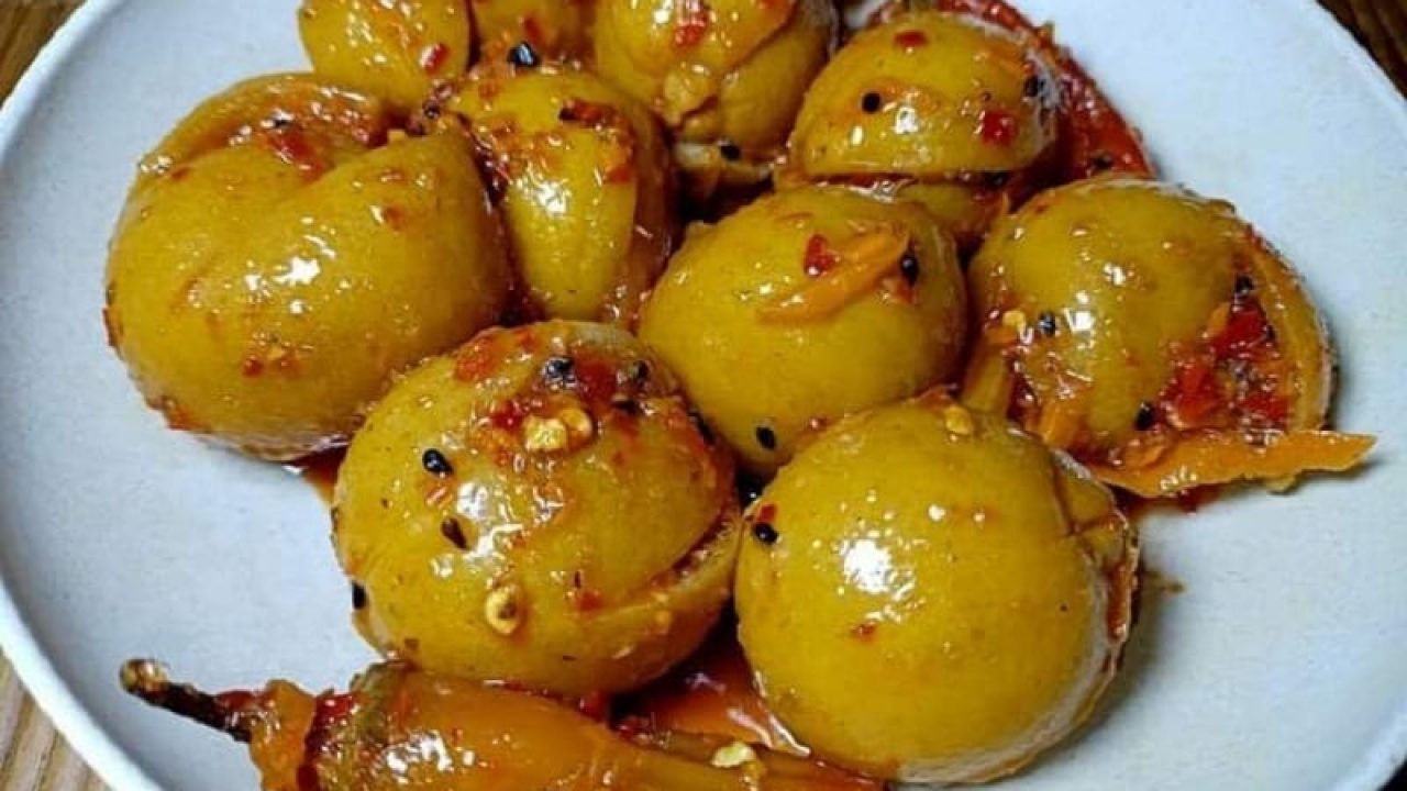 أشهى المقبلات لجميع الوجبات.. مخلل الليمون المعصفر على أصوله بطعم شهي ولذيذ