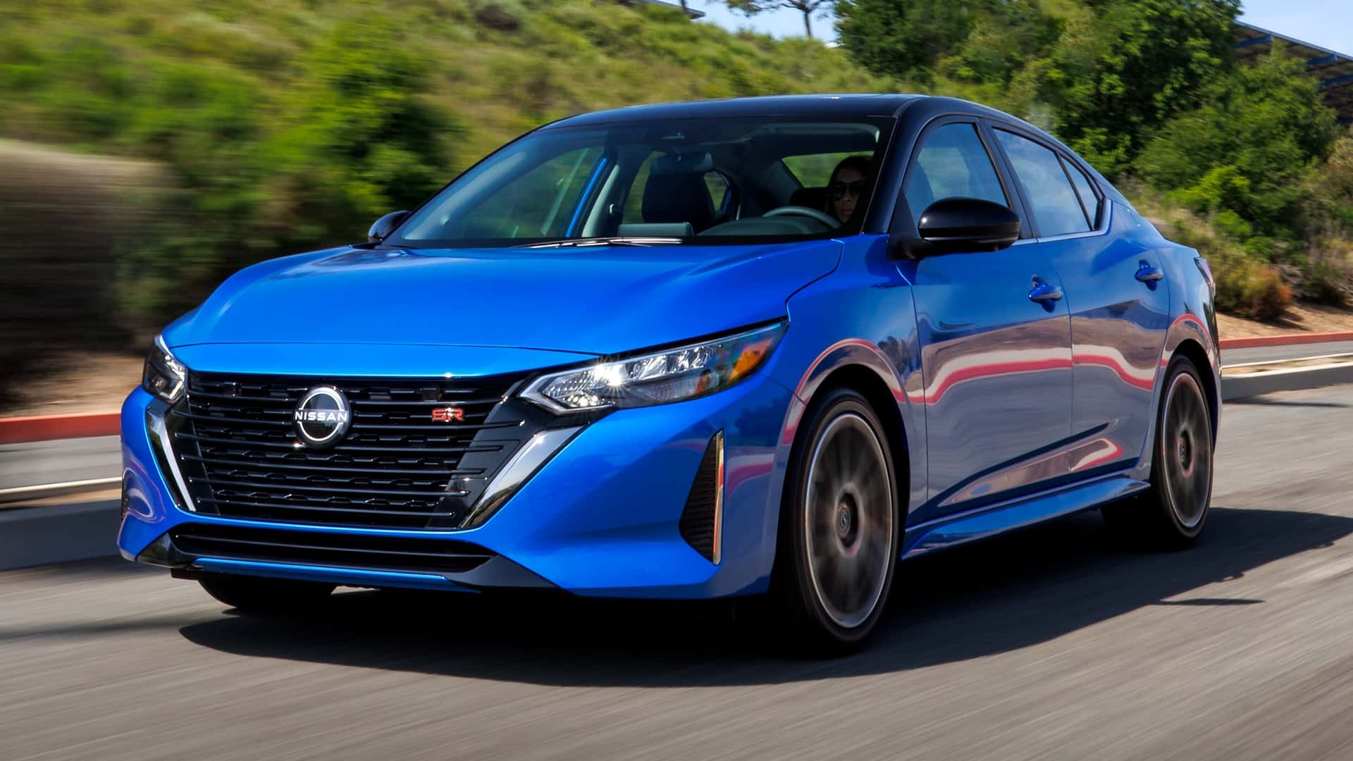 “Nissan” السيارة اليابانية سينترا سيدان الرياضية المنافس القوي لتويوتا كورولا 2024
