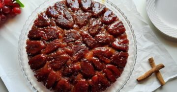 بالخطوات طريقة تحضير كيكة البلح بالصوص الشهي