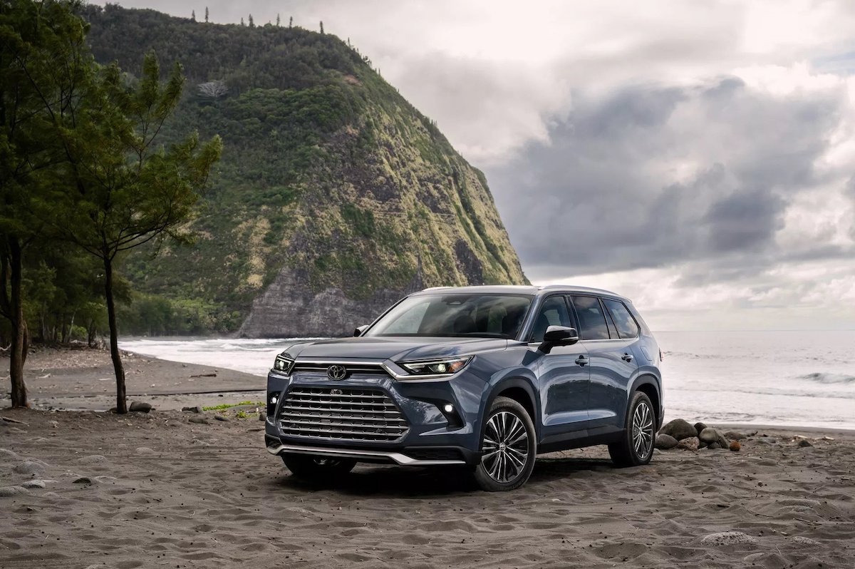 تويوتا جراند هايلاندر 2024 سيارة SUV يابانية بمواصفات عائلية جديدة