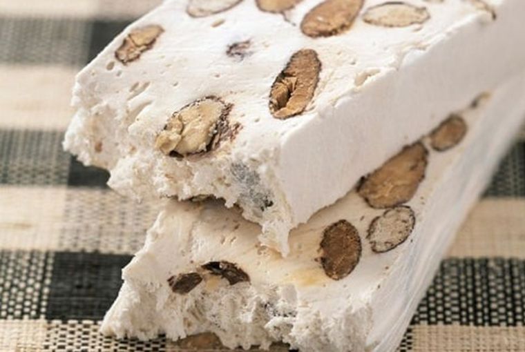 طريقة عمل النوجا الطرية في المنزل لضمان النظافة مثل الجاهزة بتاعت المحلات 5 طريقة عمل النوجا الطرية في المنزل لضمان النظافة مثل الجاهزة بتاعت المحلات
