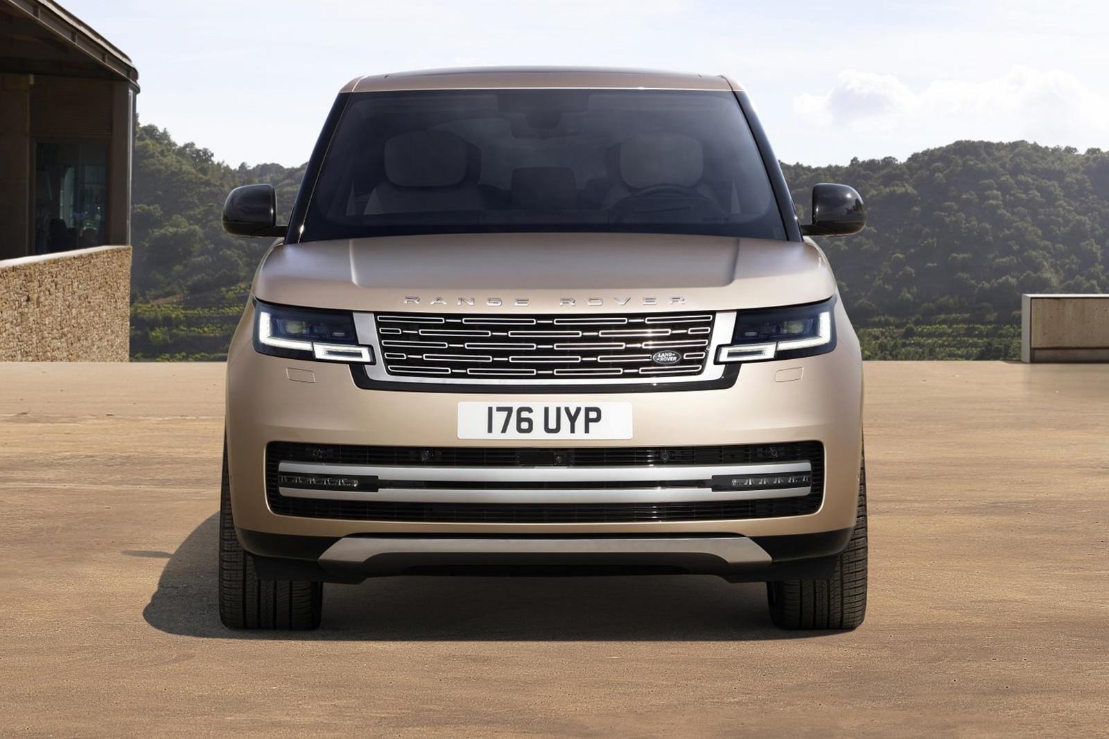 "سيارة المستقبل".. صور تشويقية لأول سيارة كهربائية من Range Rover بأداء محرك V8 5 “سيارة المستقبل”.. صور تشويقية لأول سيارة كهربائية من Range Rover بأداء محرك V8