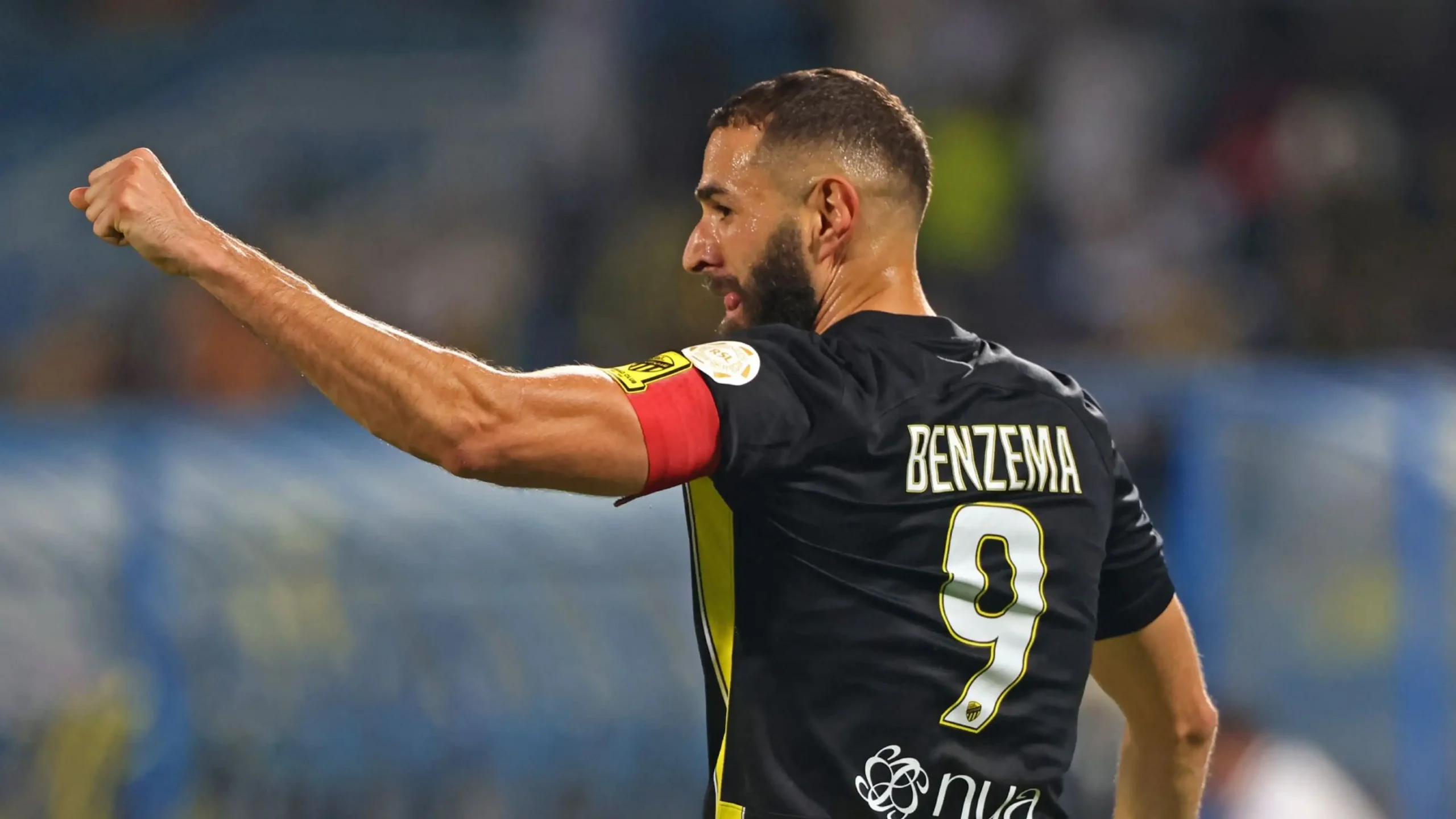 “بنزيمة يخرج عن صمته لأول مرة”… الفرنسي يحرج جماهير الاتحاد الغاضبة بردا ساخرا