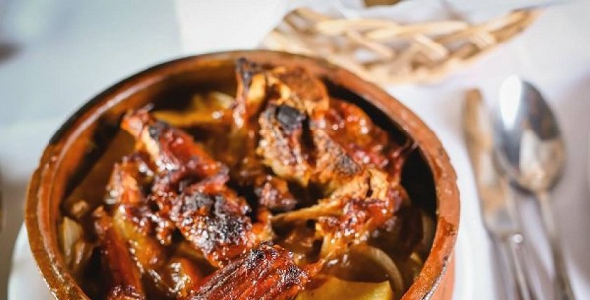 طاجن العكاوي.. طعمه يجنن وطريقة عملة سهلة.. هتبهري جوزك لدرجة إنه هيقولك “أنا مش مصدق، طبختي دة بنفسك؟