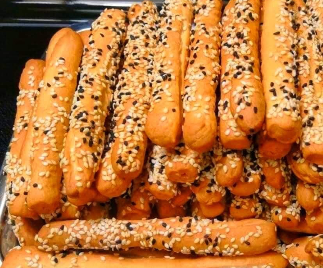 طريقة المخابز الناجحة في عمل البقسماط بالسمسم هش ومقرمش بمكونات بسيطة 5 طريقة المخابز الناجحة في عمل البقسماط بالسمسم هش ومقرمش بمكونات بسيطة