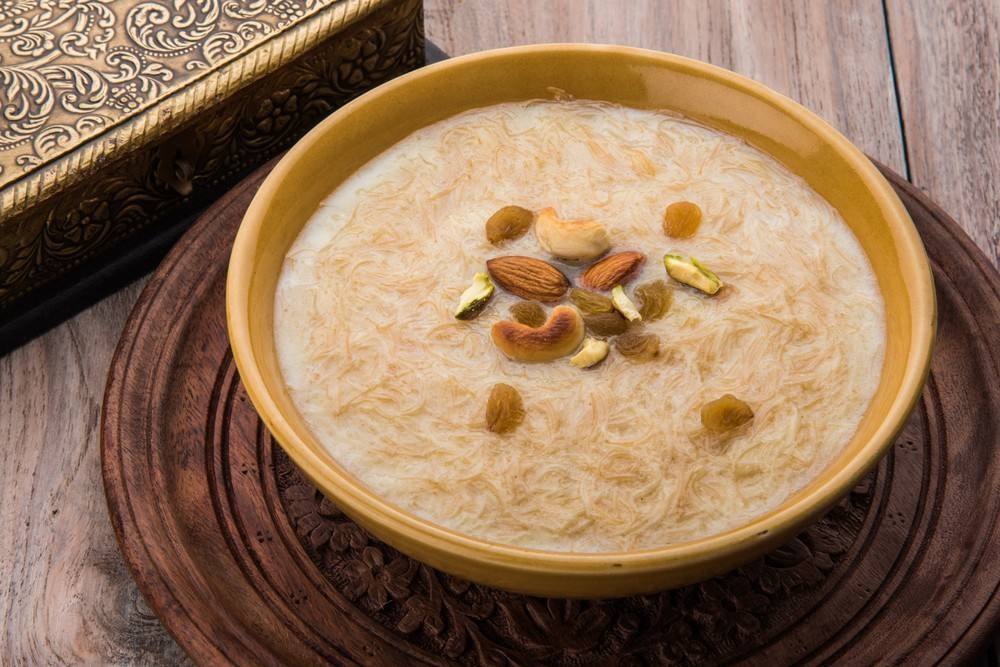 «أشهى أكلة لبرد الشتاء»…لو عندك شعرية وحليب اعملي أسرع حلويات بطريقة سهلة ومبتكرة وهتعجبك أطفالك