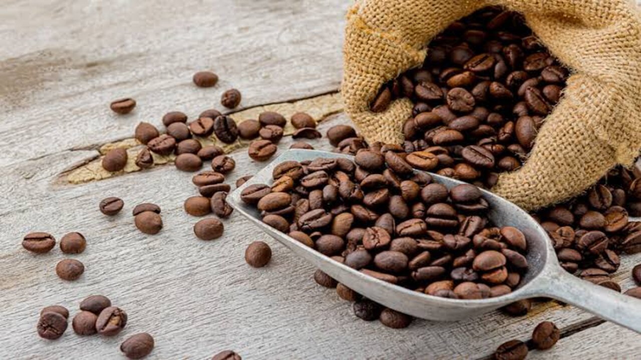 مش هتحتاجي كوافير تاني.. معلقتين قهوة هتفرد شعرك وتخليه زي الحرير 5 مش هتحتاجي كوافير تاني.. معلقتين قهوة هتفرد شعرك وتخليه زي الحرير