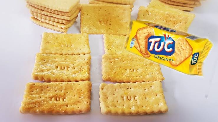طريقة عمل بسكوت توك "tuc" المملح الخفيف بقوام مظبوط مع أحلى كوباية شاي لفطار الشتاء 5 طريقة عمل بسكوت توك “tuc” المملح الخفيف بقوام مظبوط مع أحلى كوباية شاي لفطار الشتاء