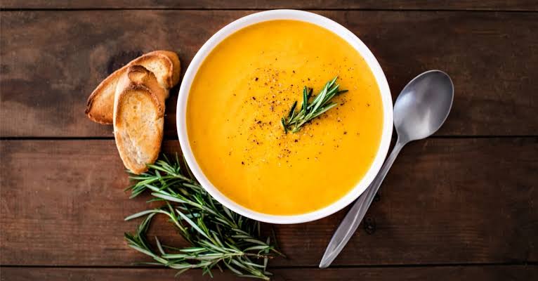 دفي ولادك في الشتاء.. طريقة عمل شوربة القرع بنكهة ممتازة ورائحة شهية في دقائق معدودة