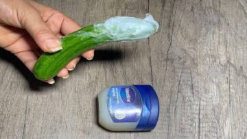 يا بخت اللي تجربها.. ضعي الخيار على الفازلين وشاهدي ما سوف يحدث لك خلال دقائق
