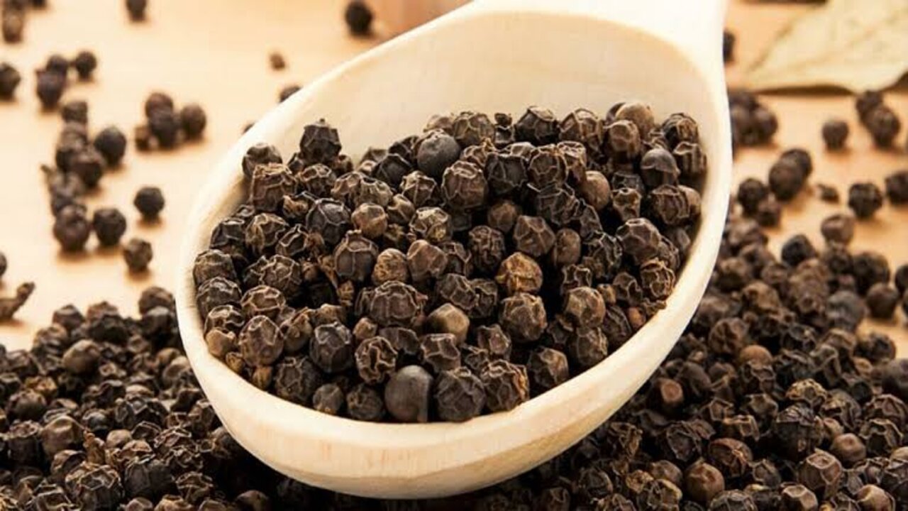 أذهلت الجميع.. بذور سوداء صغيرة مفعولها خارق هتخليكي متقدريش تستغني عنها ابدا