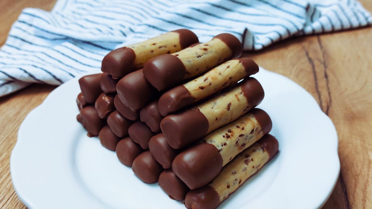جهزي أصابع بسكوت الشوكولاتة اللذيذة.. وفرحي أولادك اللي مش هيبطلوا يطلبوها من حلاوتها 5 جهزي أصابع بسكوت الشوكولاتة اللذيذة.. وفرحي أولادك اللي مش هيبطلوا يطلبوها من حلاوتها