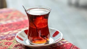 ماذا يحدث للجسم عند تناول الشاي على معدة فارغة