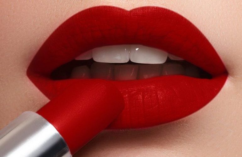 أسهل طريقة عمل روج الشفايف الطبيعي في البيت بمكونات طبيعية وبألوان جذابة