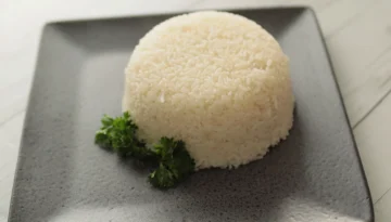 بمكونين في كل منزل..طريقة عمل الأرز بالمستكة والحبهان في 20 دقيقة بس