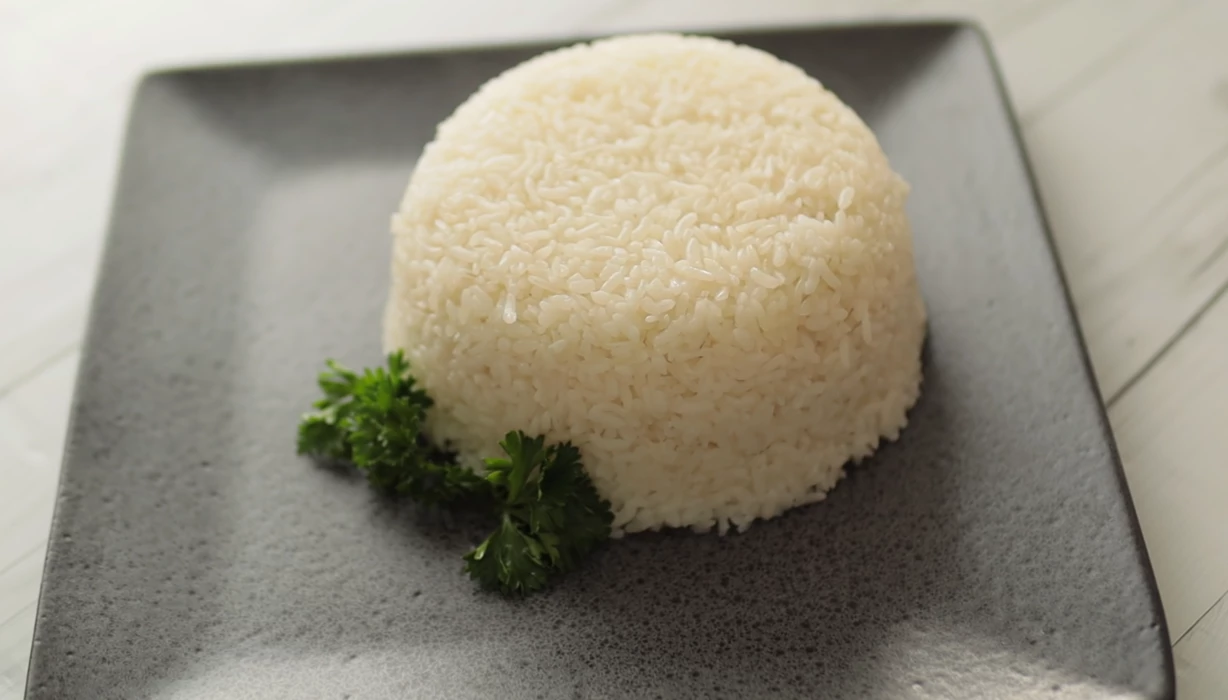 بمكونين في كل منزل..طريقة عمل الأرز بالمستكة والحبهان في 20 دقيقة بس 5 بمكونين في كل منزل..طريقة عمل الأرز بالمستكة والحبهان في 20 دقيقة بس