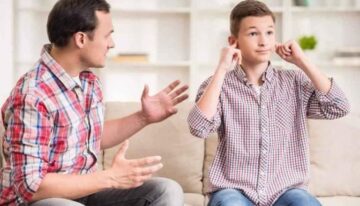 ازاى اتعامل مع ابنى المراهق؟ كيف تساعد ابنك في رحلته نحو النضج؟