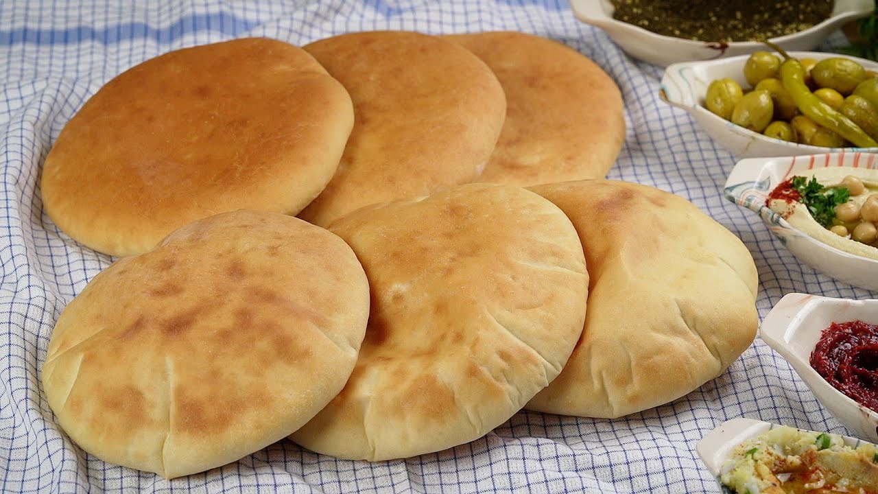 بدون فرن.. طريقة عمل الخبز العربي الطري في البيت أحلى من المخابز