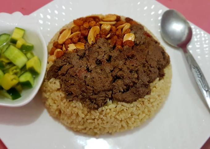 طريقة عمل الأرز بالكبدة والمكسرات في المنزل بطريقة سهلة وبسيطة 5 طريقة عمل الأرز بالكبدة والمكسرات في المنزل بطريقة سهلة وبسيطة